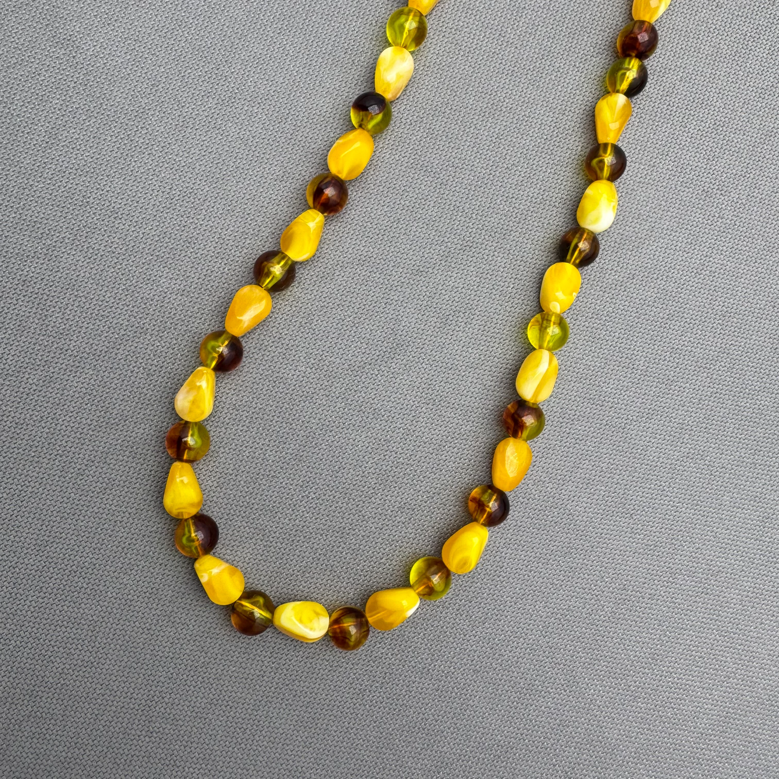 Hareli Sıkma Kehribar Aralıklı Suda Batmaz Mügellef Damla Kehribar Yetişkin Kolye